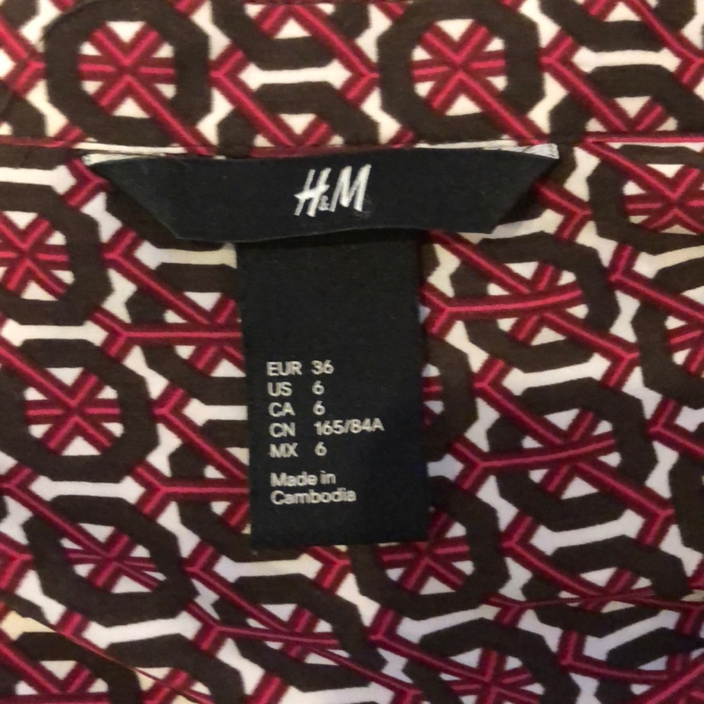 ⚡️⚡️ H&M Patterned Blouse ⚡️⚡️ - Picture 4 of 4